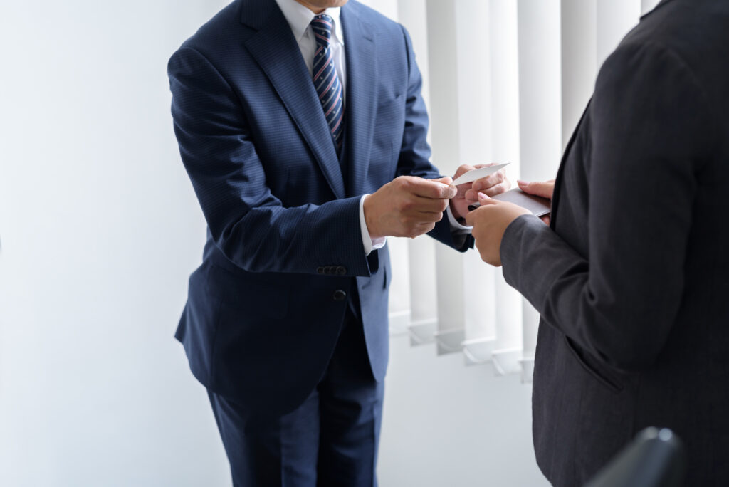 退職をお客様に伝えるタイミングと失礼のない伝え方
