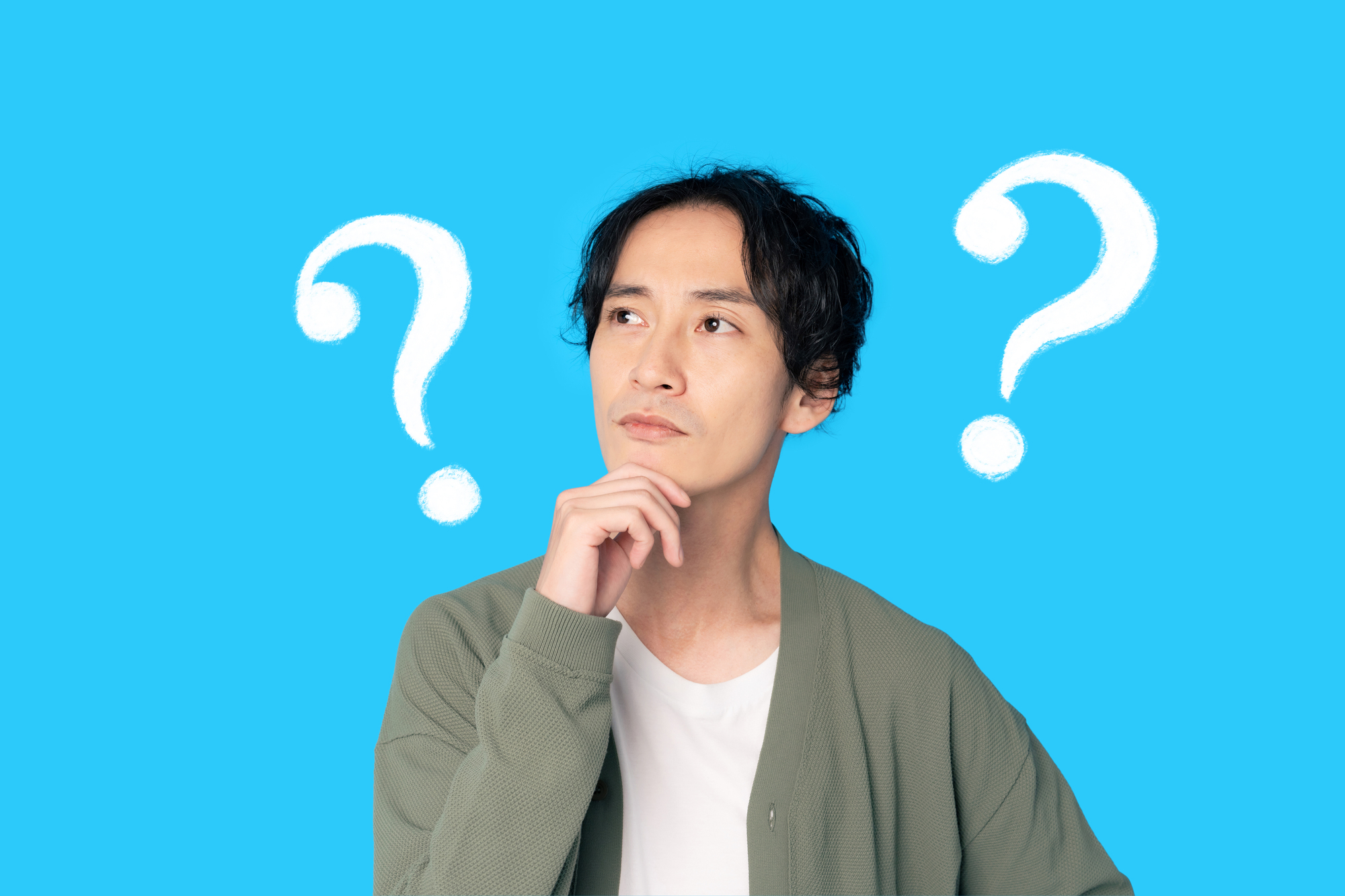 社会保険給付金と失業保険の違いについて考える男性