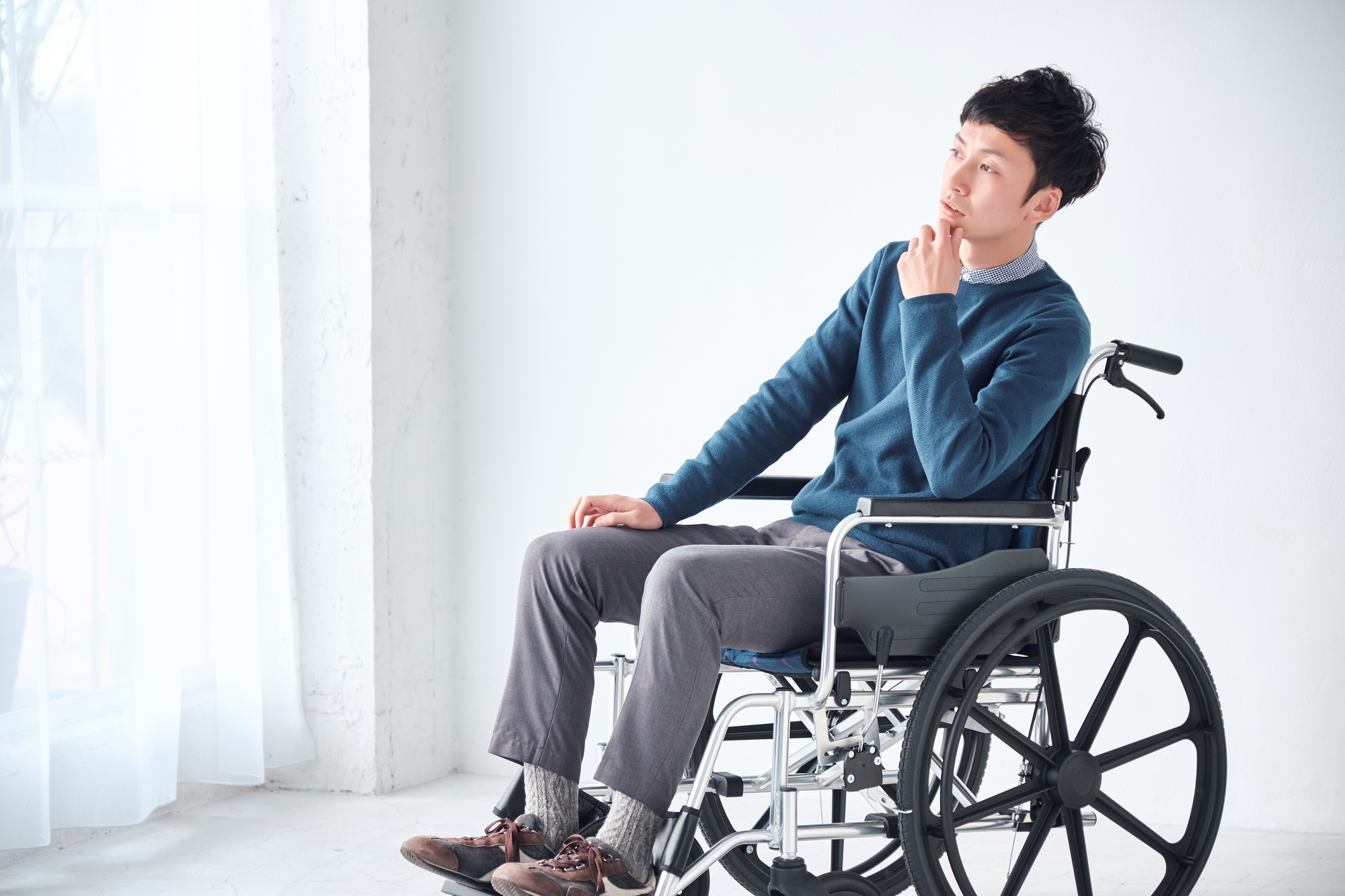 雇用保険の受給条件について菅家る車椅子の男性