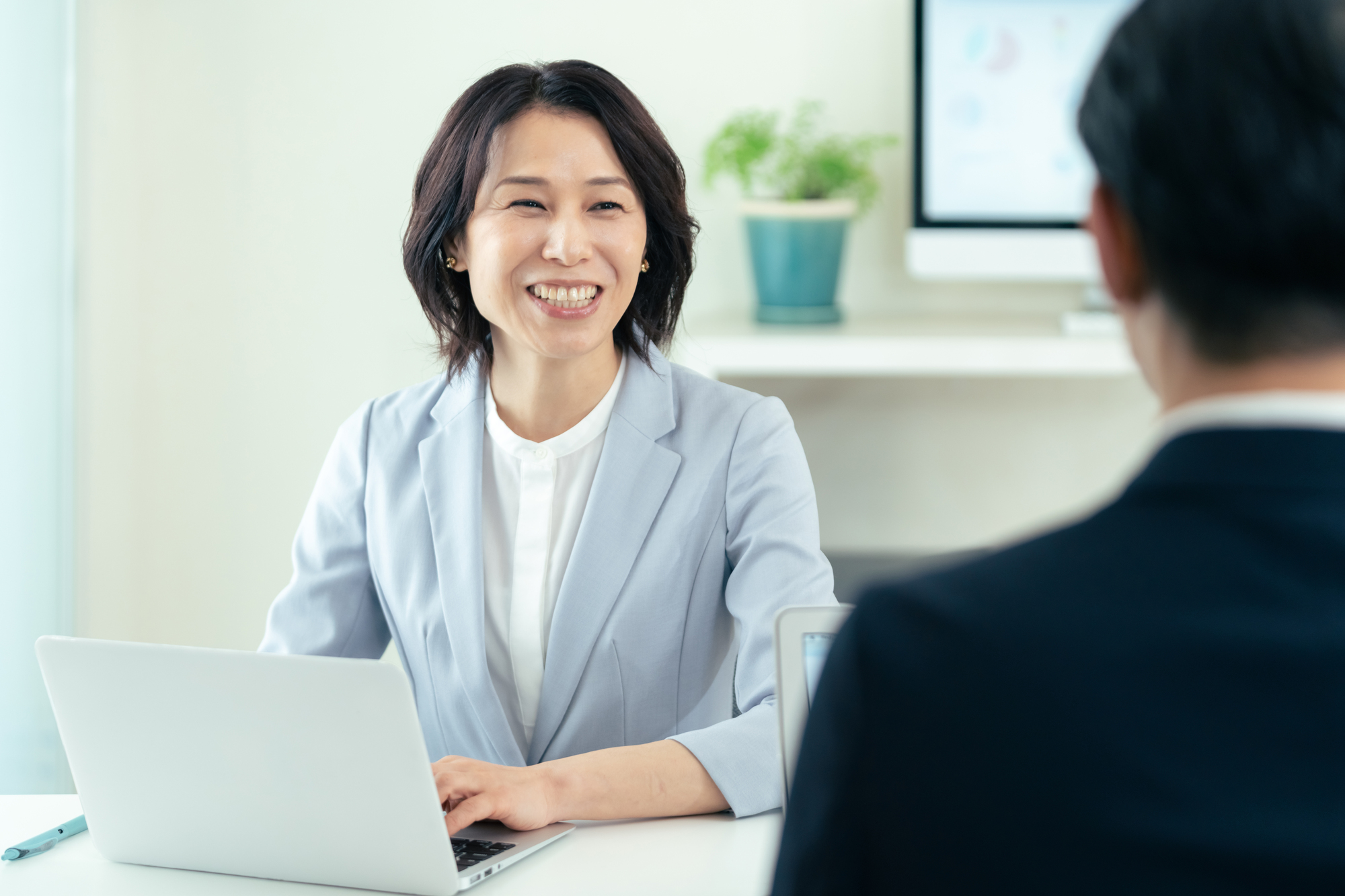 適応障害での保険や就労についての相談窓口の様子