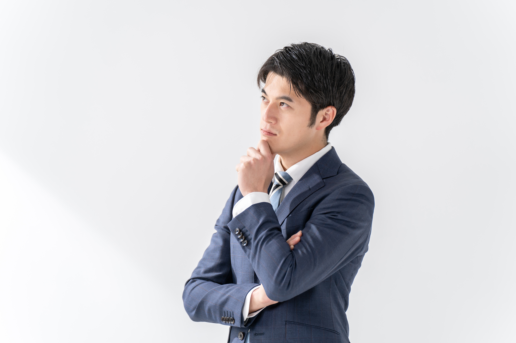 再就職手当を受け取れる考える男性